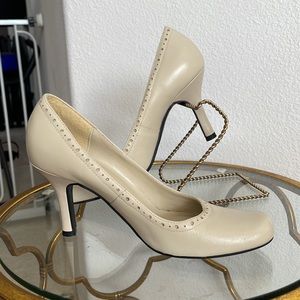 Cream colored leather round toe pump